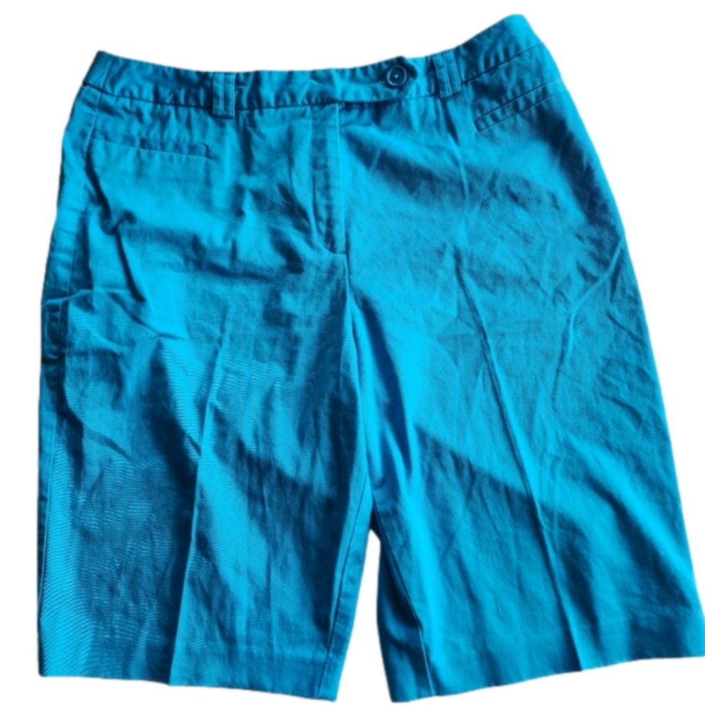 Counterpart ladies Bermuda shorts, size 16, EUC Sky Blue